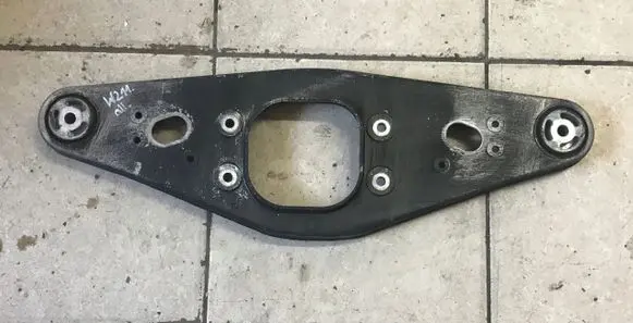 Mercedes-Benz E W211 Rear differential/diff mount bracket A2303522206