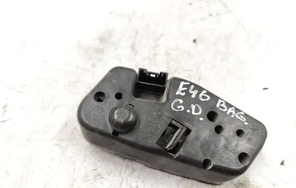 BMW 3 E46 Tail light bulb cover holder 8374810 230570R