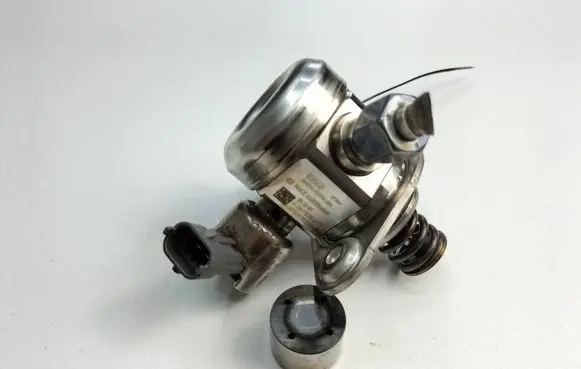 Ford Focus Fuel injection high pressure pump BM5G9D376BA 0261520077