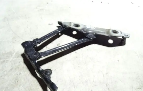 Infiniti Q50 Tailgate/trunk/boot hinge