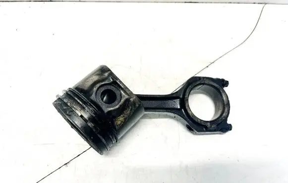 Ford Focus Piston with connecting rod