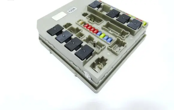 Renault Clio III Fuse module 902663A 10A042276