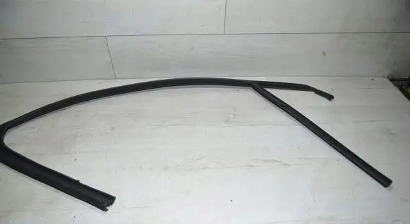 Volvo V40 Rubber seal front door window/glass 31278541