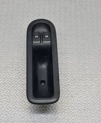 Renault Twingo II Electric window control switch 8200356513