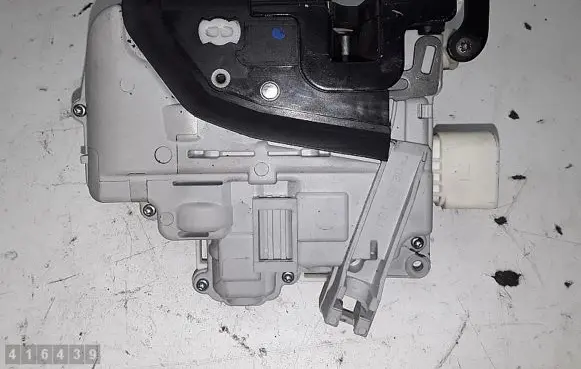 Audi TT TTS Mk2 Front door lock 8J2837016A