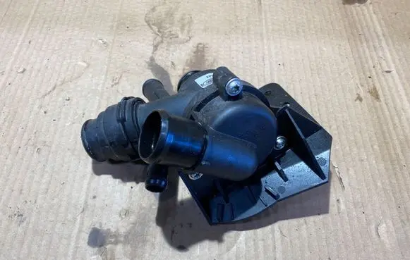 Land Rover Range Rover Sport L494 Thermostat housing FPLA8575CD