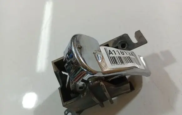 Nissan Pathfinder R51 Front door interior handle 