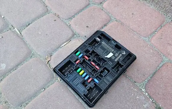 Renault Captur II SAM control unit 284B67877R