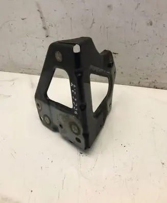 Audi A6 S6 C6 4F Fender mounting bracket 4F0821136A