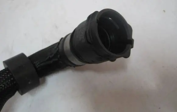 Land Rover Discovery 4 - LR4 Intercooler hose/pipe M8D2-8B160-AB