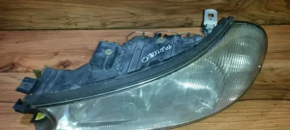 Ford Mondeo MK II Headlight/headlamp 1305235440 1305219078