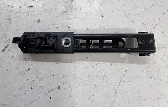 Volkswagen Tiguan Seat belt adjustment rail 1T0857819B 20368093 00027414