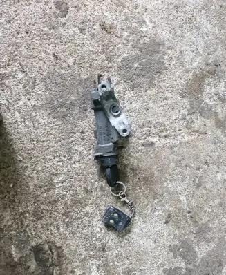 Volkswagen PASSAT B5 Ignition lock 4B0905851
