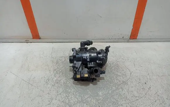 BMW X1 U11 Thermostat housing 9896577