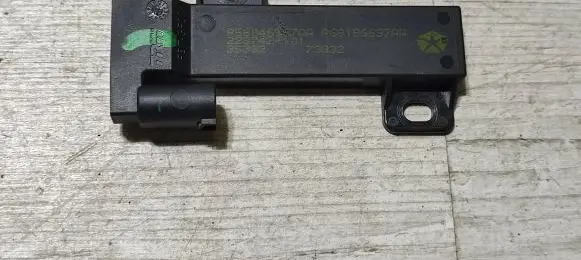 Jeep Cherokee Aerial antenna amplifier P56046957AA