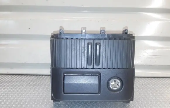 Nissan X-Trail T30 Glove box 68108EQ400
