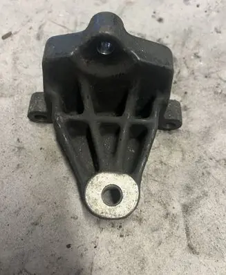Renault Trafic II (X83) Gearbox mounting bracket 8200003829 2103000