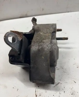 Toyota Prius (XW20) Engine mount bracket