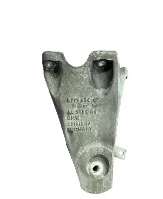 BMW 5 E60 E61 Engine mounting bracket 6769158