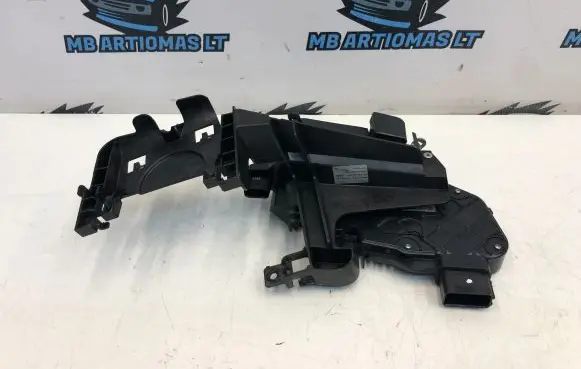 Jaguar XF X250 Front door lock 6W8A21813GC