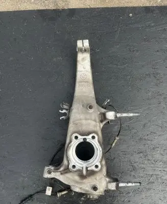 BMW M8 F91 F92 G14 G15 Front wheel hub spindle knuckle 7857011 31107857011