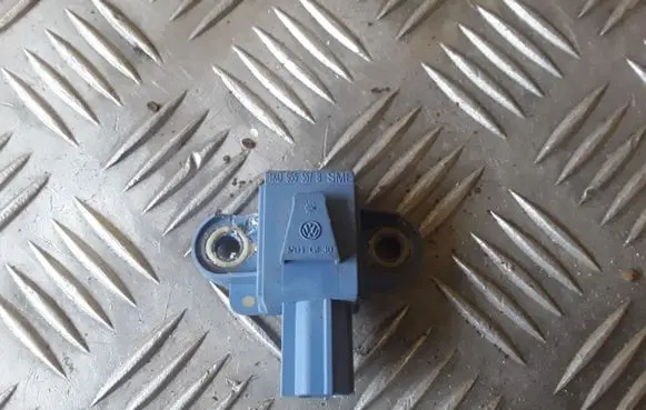 Volkswagen Golf V Airbag deployment crash/impact sensor 1K0955557B