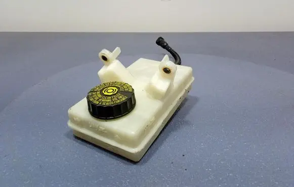 Brake fluid reservoir