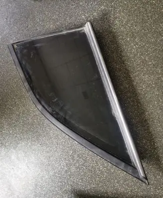 Chrysler Pacifica Rear side window GGM934