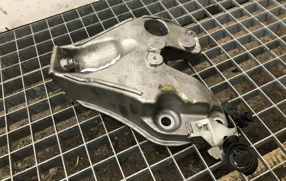 BMW M4 F82 F83 Engine mounting bracket 6789093