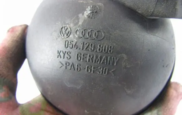 Volkswagen PASSAT B5.5 Vacuum air tank 054129808