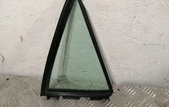 Toyota Auris 150 Rear vent window glass 6812302170 6818802090