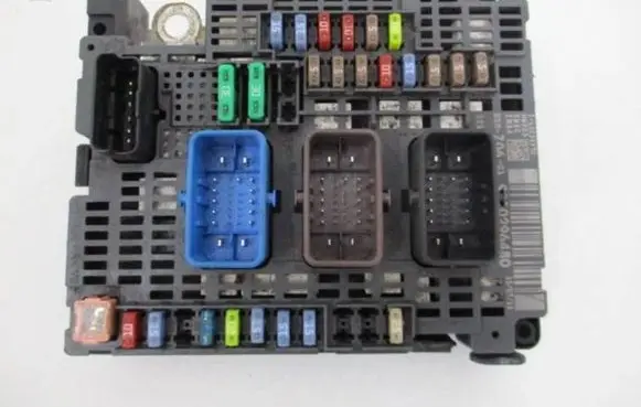 Peugeot 508 Fuse box set 9810296480