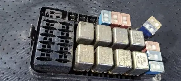 Hyundai Lantra II Fuse box set
