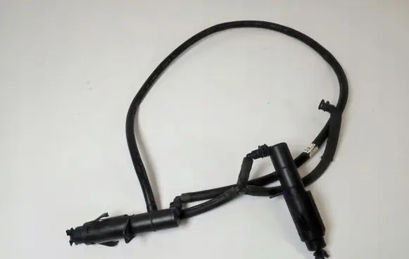 Volkswagen Golf VI Windshield washer fluid hose 