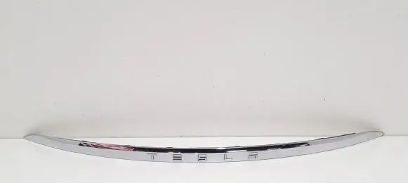 Tesla Model X Tailgate trim 104692000B