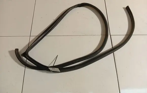 Hyundai i30 Rubber seal front coupe door 
