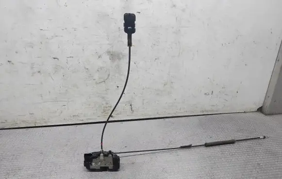 Nissan Note (E11) Front door lock