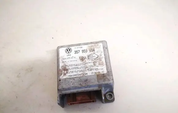 Volkswagen PASSAT B4 Airbag control unit/module 357959656 5wk4075