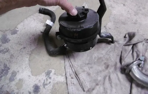 Iveco Daily 6th gen Power steering fluid tank/reservoir 