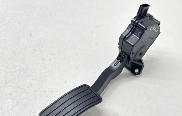 Subaru Crosstrek III Accelerator throttle pedal 36010FL021 1988001171 06G14E00915