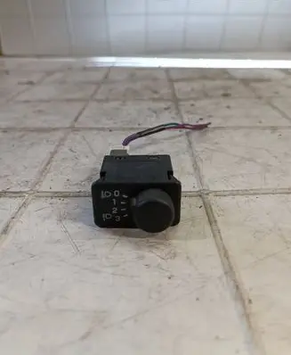 Nissan Almera Tino Light switch