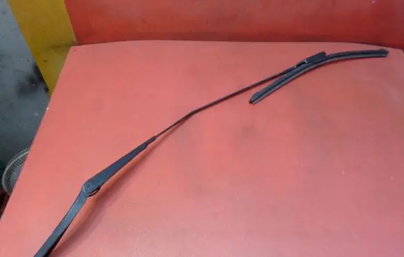Renault Trafic III (X82) Front wiper blade arm 288864419R