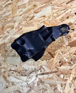 Mercedes-Benz C W204 Engine mounting bracket A6512233504 GD01655 AC46000
