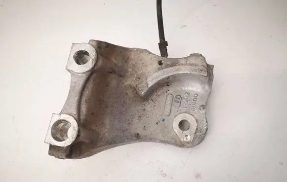 Honda CR-V Engine mounting bracket ZHF1