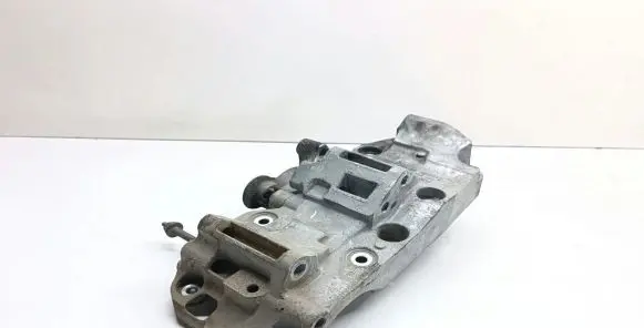 BMW 5 F10 F11 Generator/alternator bracket 8506863 174786