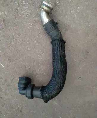 Renault Trafic III (X82) Engine coolant pipe/hose