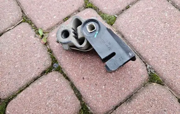 Muffler mount bracket/holder