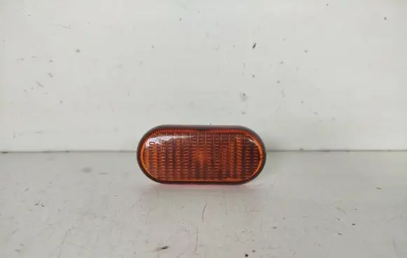 Renault Scenic I Front fender indicator light 7700822136