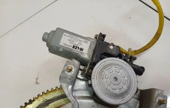 KIA Sorento Front door window regulator motor XH601PA