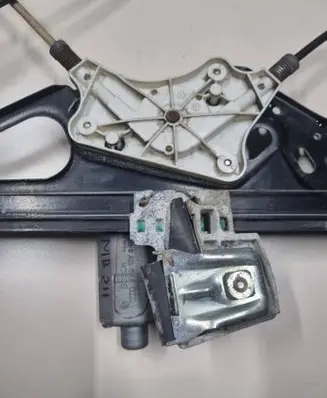 Mercedes-Benz E W211 Front door window regulator with motor A2117200146